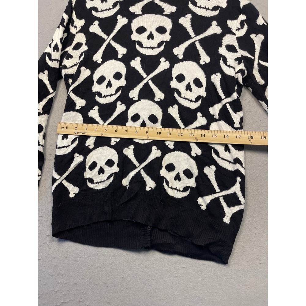 Hot Topic Cardigan Knit Skull Crossbones Black White Medium Womens - Picture 5 of 8